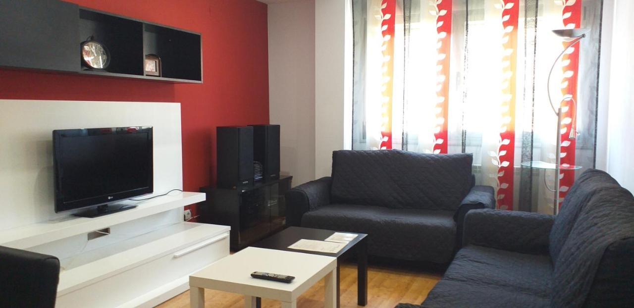 Apartamento Los Lirios Logroño Exteriör bild