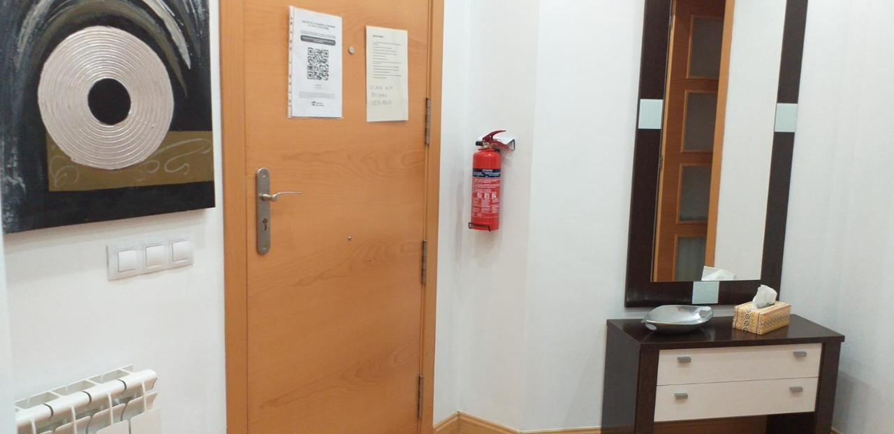 Apartamento Los Lirios Logroño Exteriör bild