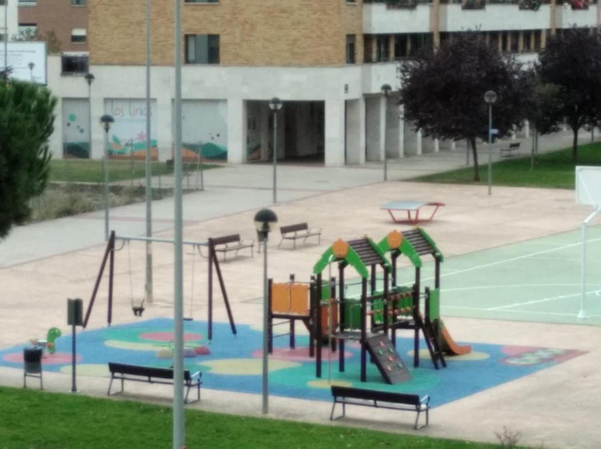 Apartamento Los Lirios Logroño Exteriör bild