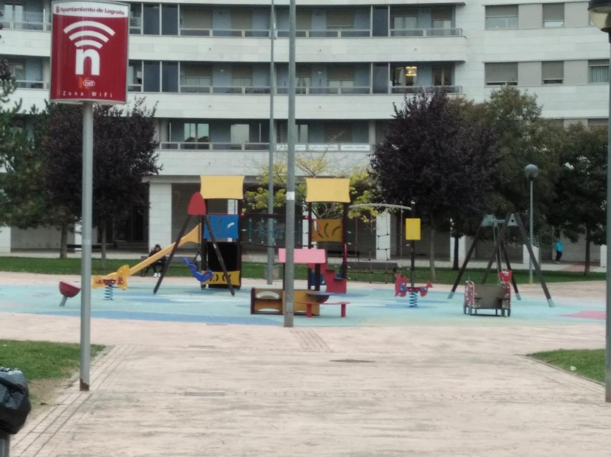Apartamento Los Lirios Logroño Exteriör bild
