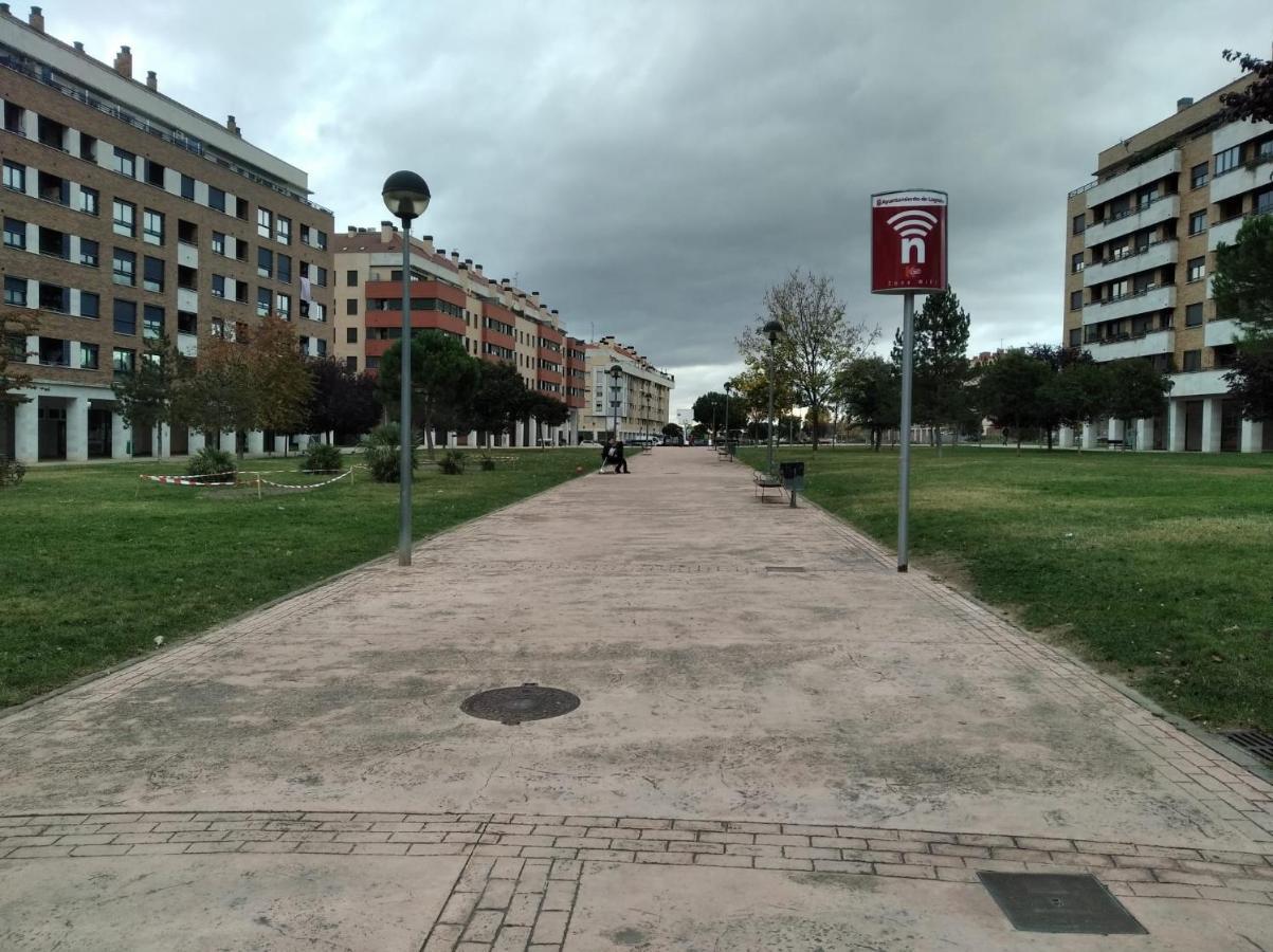 Apartamento Los Lirios Logroño Exteriör bild