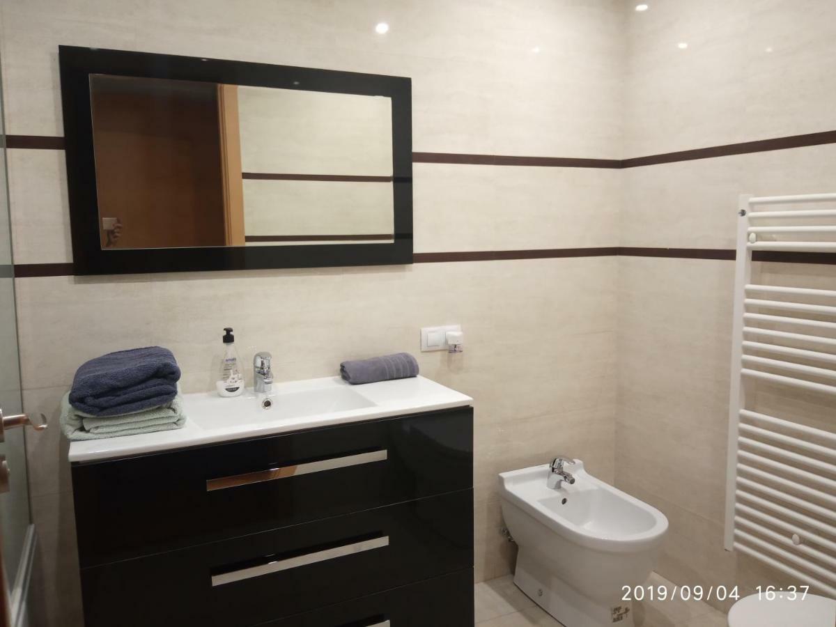 Apartamento Los Lirios Logroño Exteriör bild